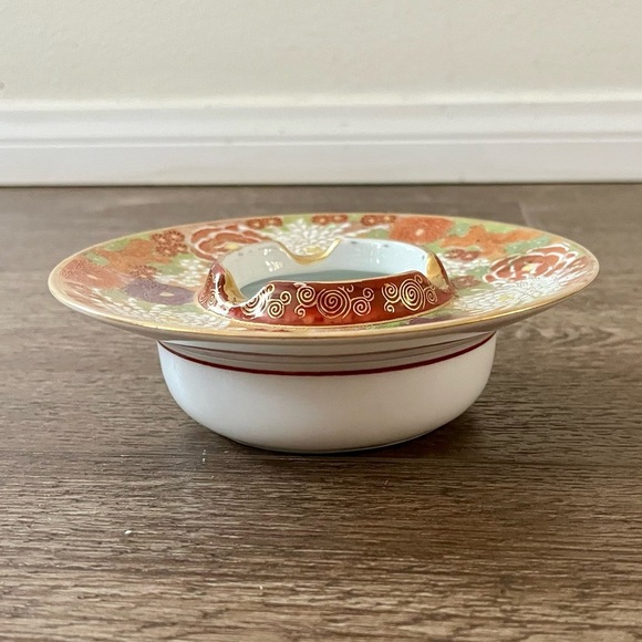 Vintage Chinese Hand Painted Floral Ceramic Ashtray - Picture 8 of 9